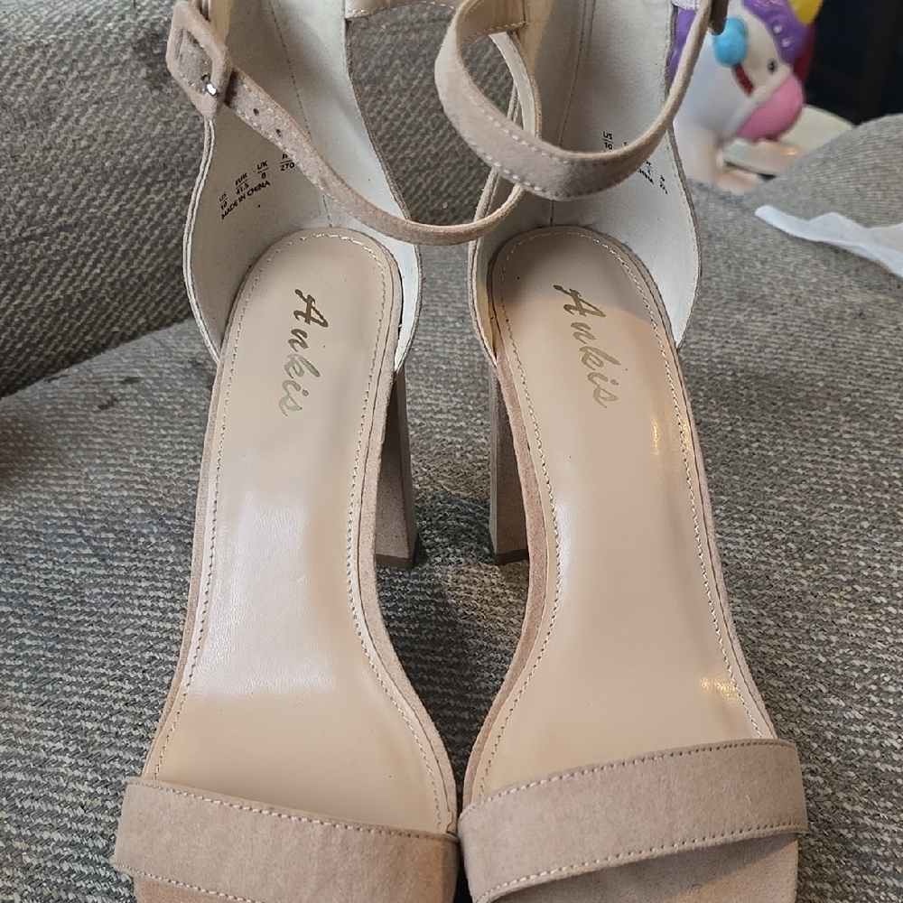 Women's Tan Heeled Sandals